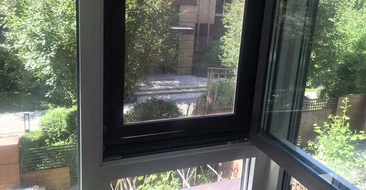沈阳断桥铝门窗安装的封阳台断桥铝门窗优点有哪些？